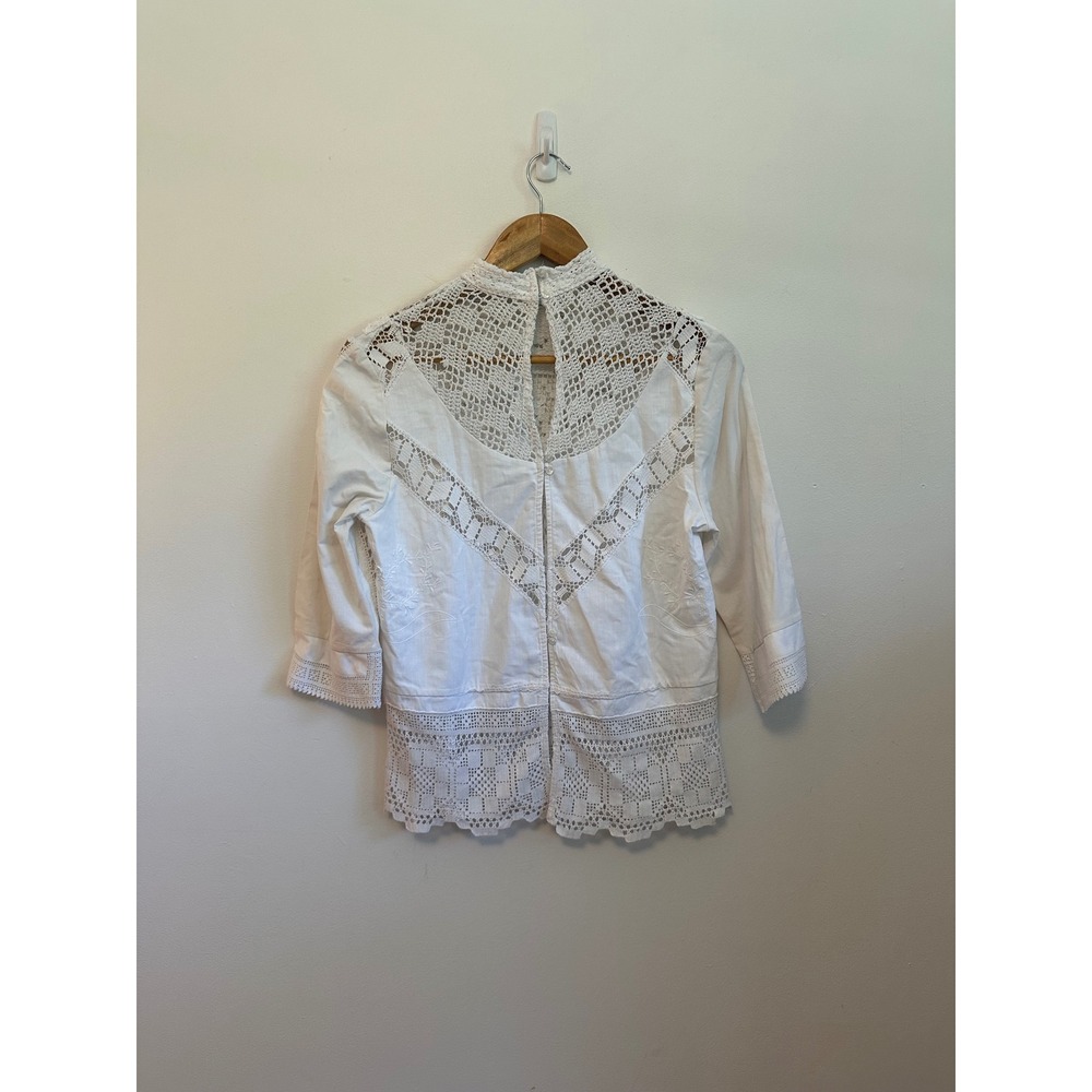 Place Nationale Cotton Lace Mock Button Back Blouse in White | Size 3 (Medium) - Picture 4 of 8